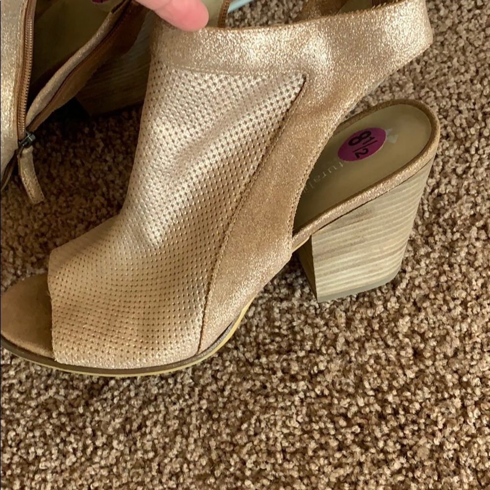Peep toe heels